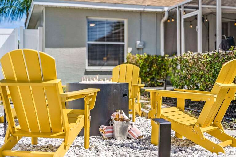 Outdoor Fire Pit Area Great for those Florida Evenings