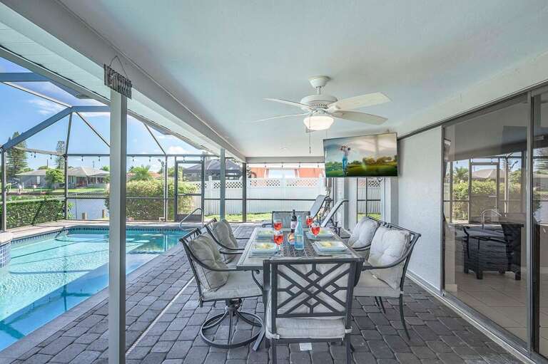 Island Time Outdoor Dining with TV