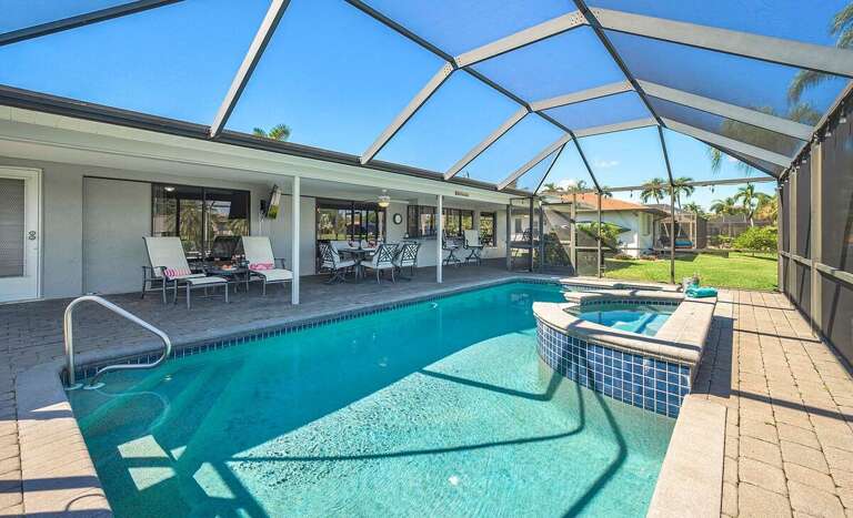 Pool and Lanai at Island Time