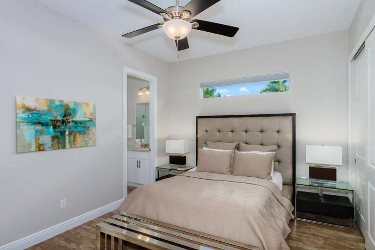 Queen Bedroom with En-Suite Bathroom
