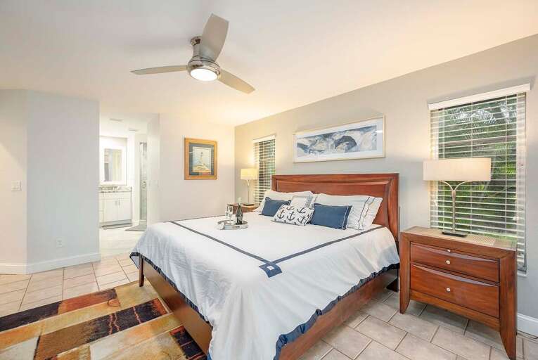Main King Size Bedroom with En Suite Bathroom