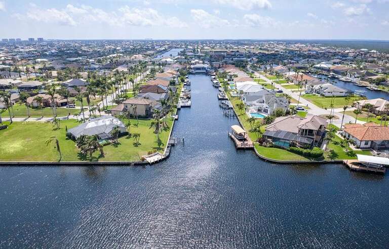 Canal View of La Vida Loca