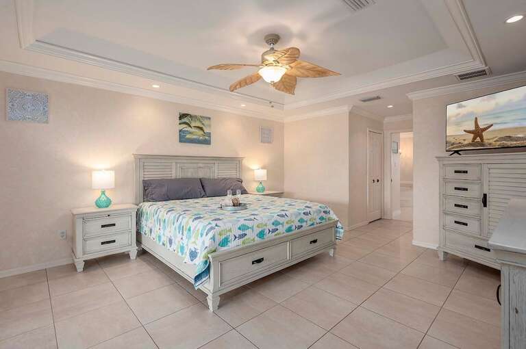Main Bedroom with En-Suite Bathroom