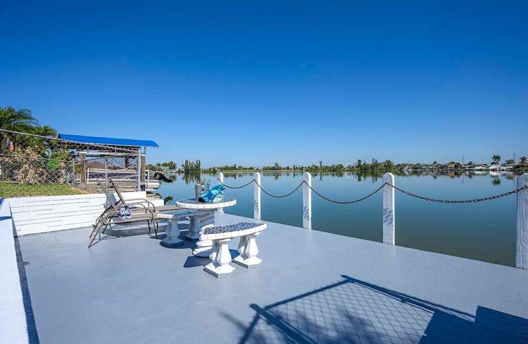 Amazing Water Views of Lake Kennedy
