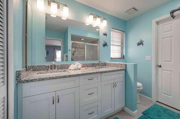 Main Bathroom with Dual Sinks and Shower/Tub Combo