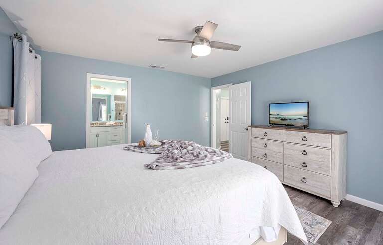 Main Bedroom with En-Suite Bathroom