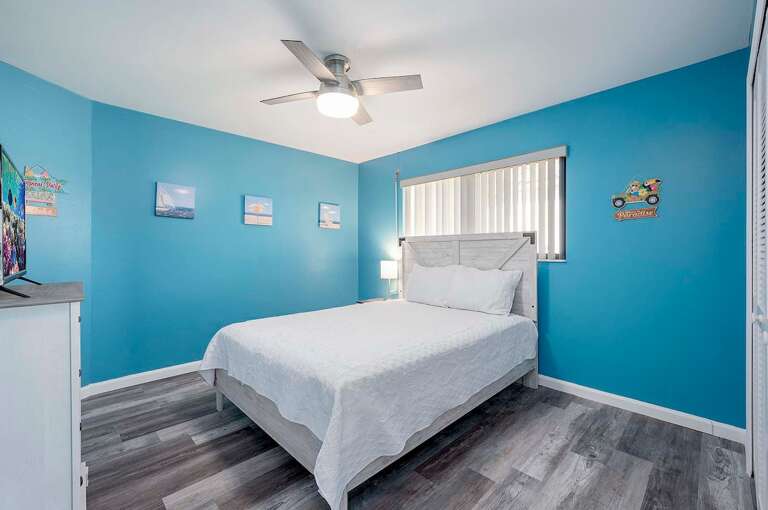 Queen Bedroom with Garden View