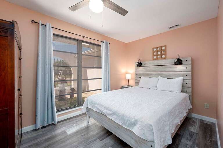 Queen Bedroom with Garden View