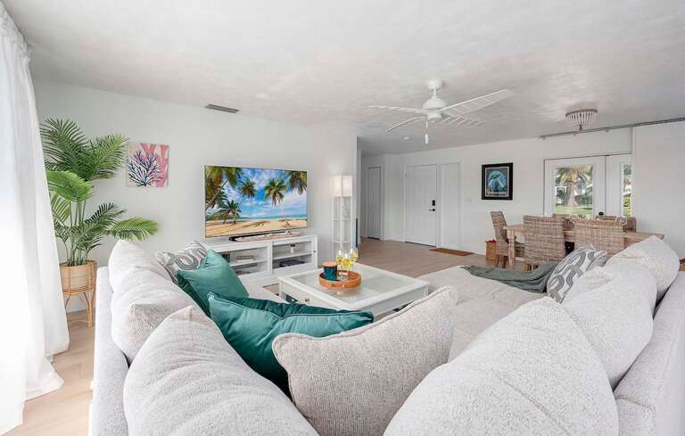 Fresh Coastal Furnishings for a Beachy Feeling