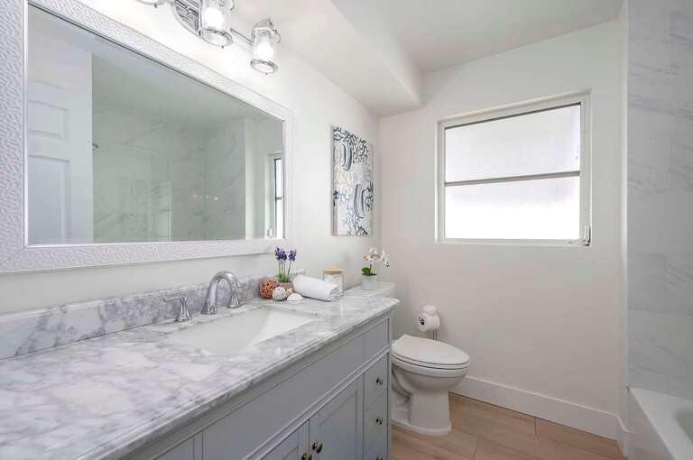 Guest Bathroom with Sink and Shower/Tub Combo