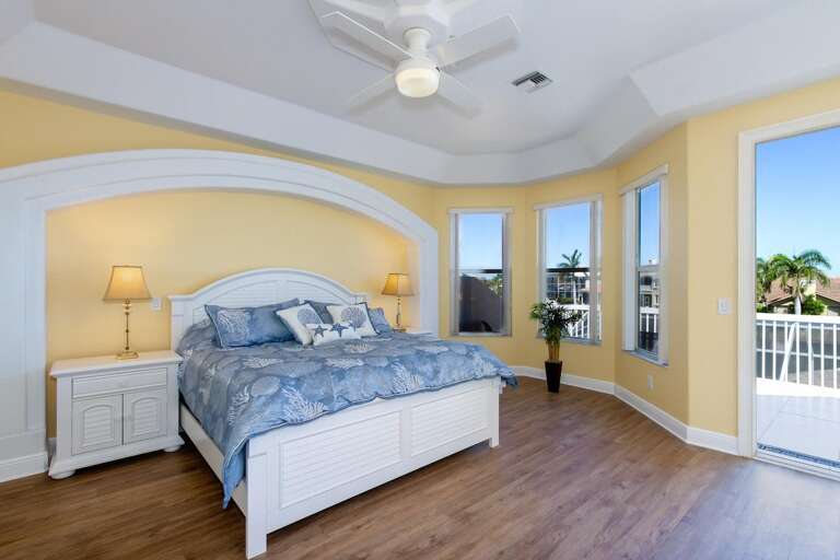 Upstairs Floor Main King Size Suite with Balcony