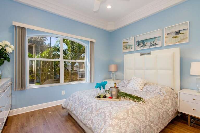 Upstairs Queen Bedroom with Garden Views and En-Suite Bathroom