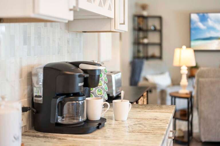 Dual Coffee Maker Options for Drip Coffee and Keurig
