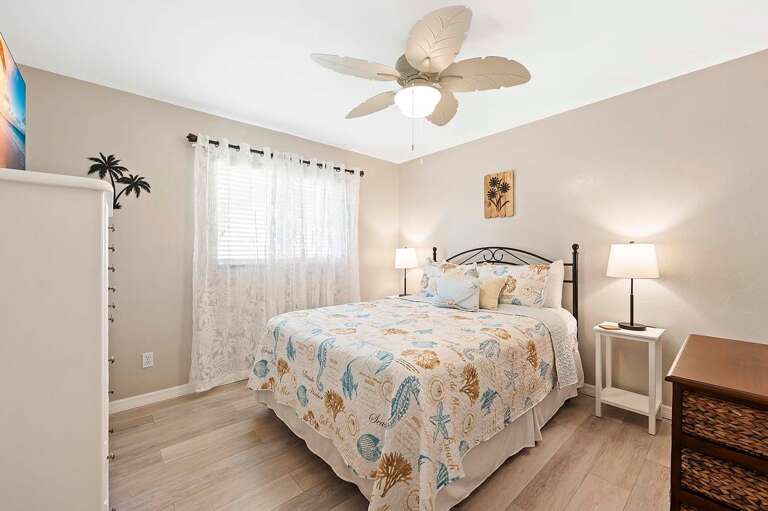 Queen Bedroom with Garden View and TV