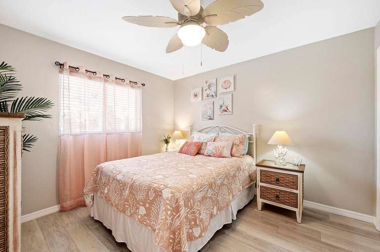 Queen Guest Bedroom with Garden View and TV