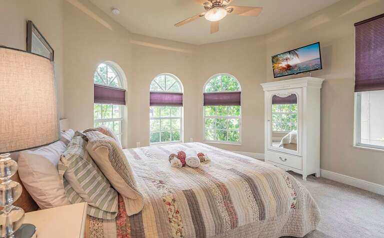 Guest Bedroom Featuring a Queen Size Bed