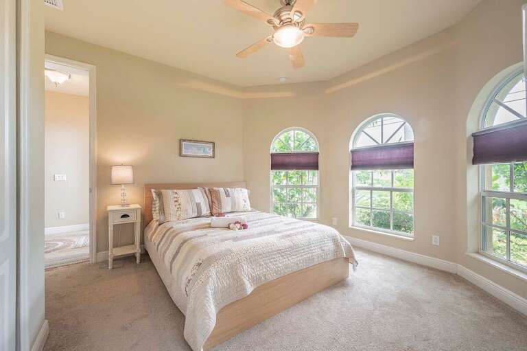 Queen Bedroom with Garden View