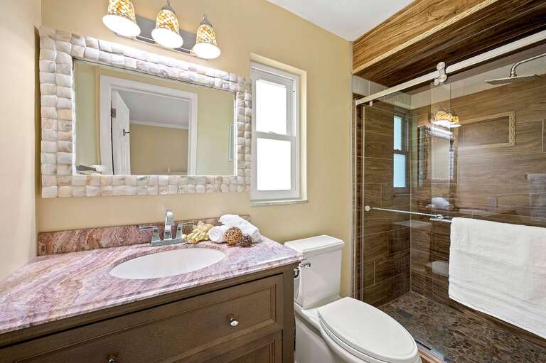 En Suite Bathroom to King Bedroom with Shower