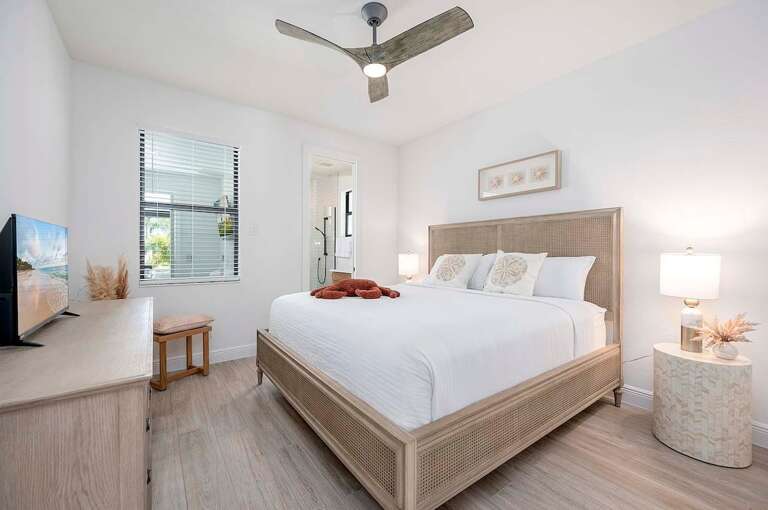 2nd King Bedroom with En-Suite Bahtroom and Pool Access
