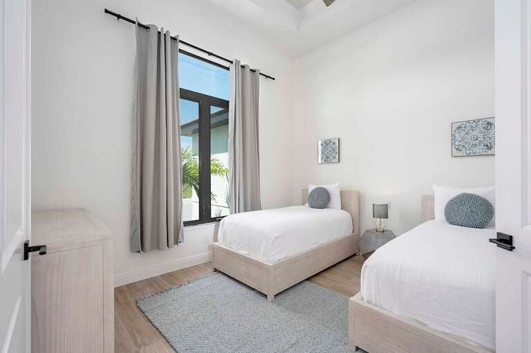 4th Bedroom with Twin Beds and Garden View