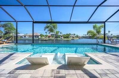 Amazing Canal Intersecting Views