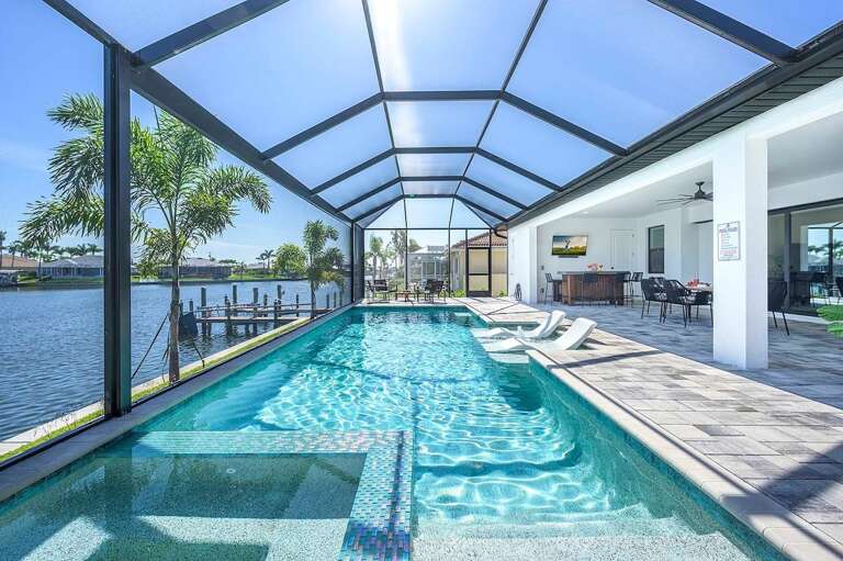 Oversize Pool with Picture Window Screens
