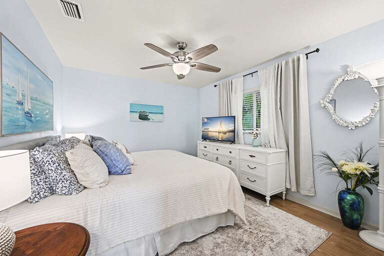 King Bedroom Guest Suite with Garden View