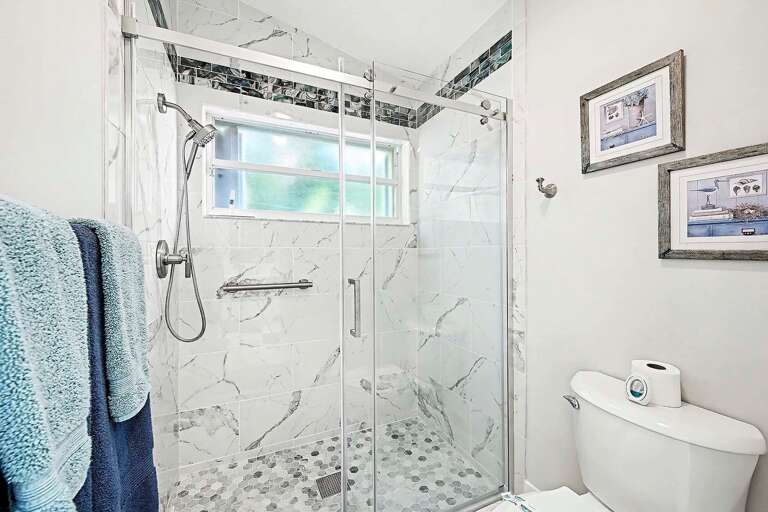 Separate Shower and WC En-Suite to Main Bedroom