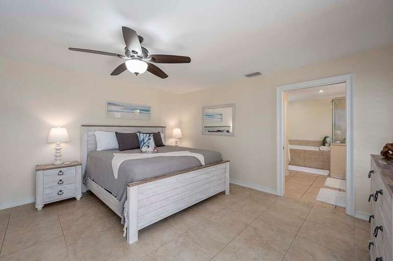 Main Bedroom with En-Suite Bathroom