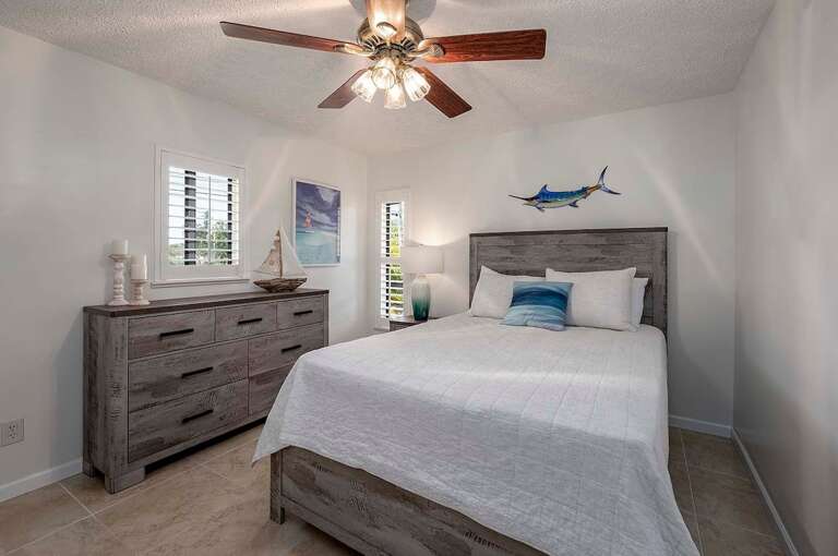 Queen Bedroom with Garden View
