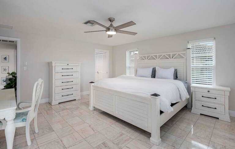 Main King Bedroom with En-Suite Bathroom and Working Desk