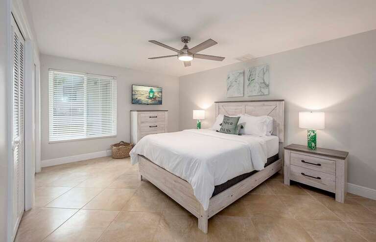 Queen Bedroom with Garden View