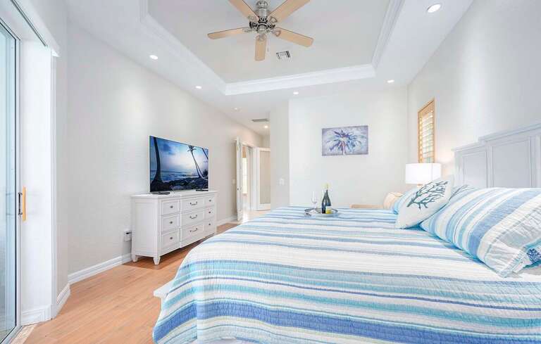 Main Bedroom with King Size Bed and En Suite Bathroom