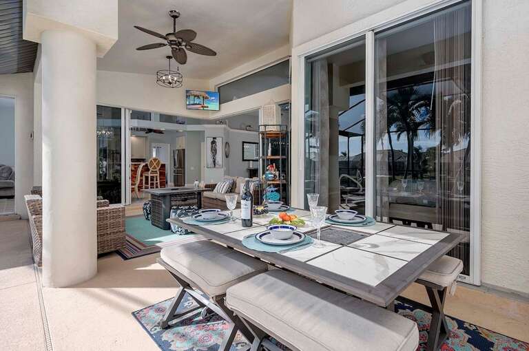 Al Fresco Dining with Palm Views
