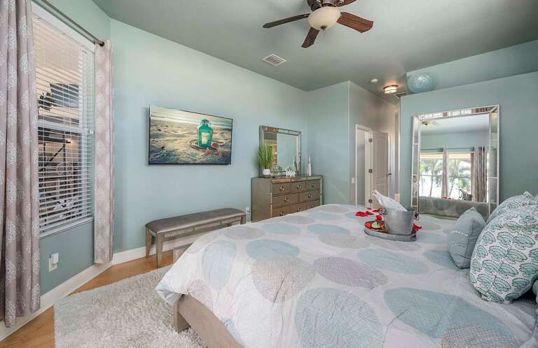 Main King Bedroom with En-Suite Bathroom