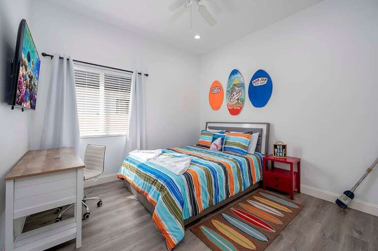 Queen Bedroom with En-Suite Bathroom