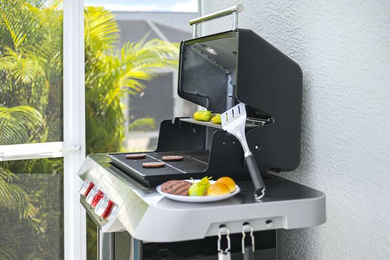 BBQ Anyone? Enjoy some Burgers or Steaks on the Grill
