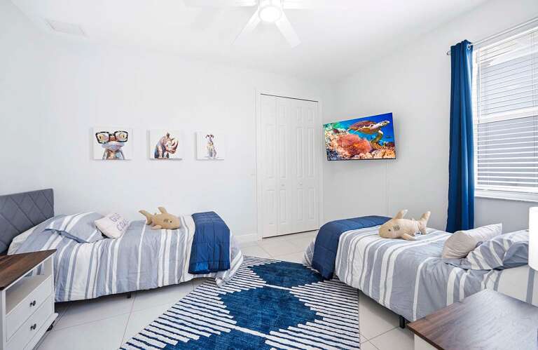 Twin Bedroom with Garden View