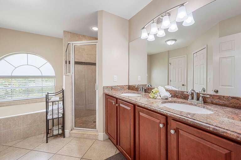 Main En-Suite Bathroom with Dual Sinks, Shower and Tub