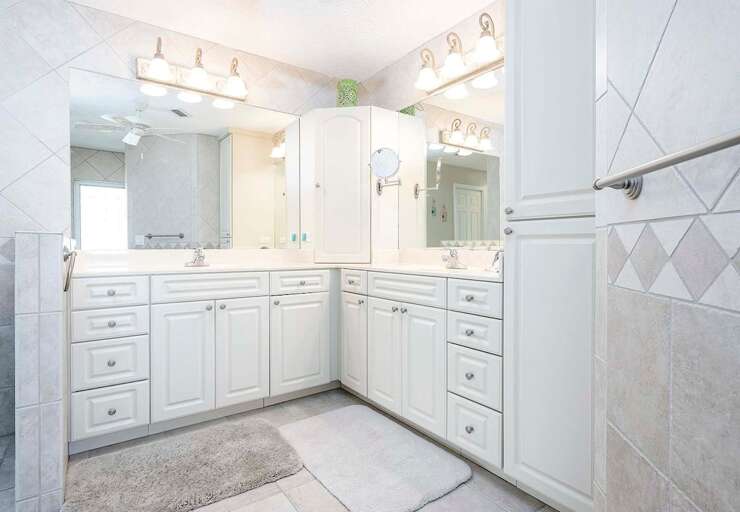 Main Bathroom En Suite to Main King Bedroom with Walk in Shower