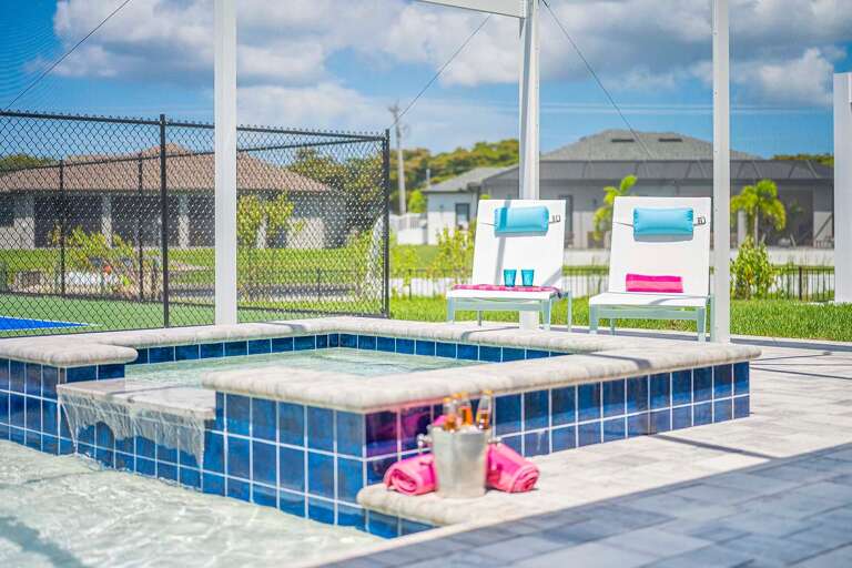 Hot Tub with Overflow in the Pool