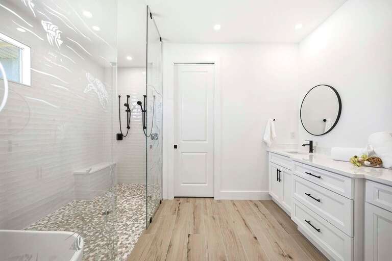 Main En-Suite Bathroom with Double Sink and Shower/Tub Enclosure