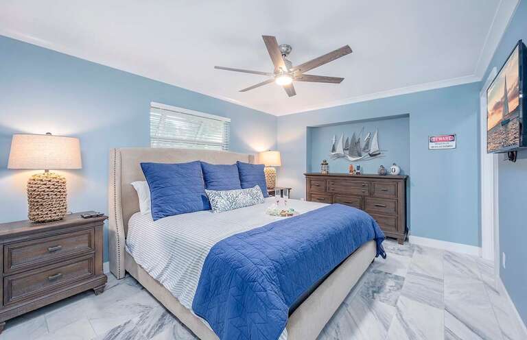 Guest Bedroom 1 with King Size Bed and En-suite Bathroom