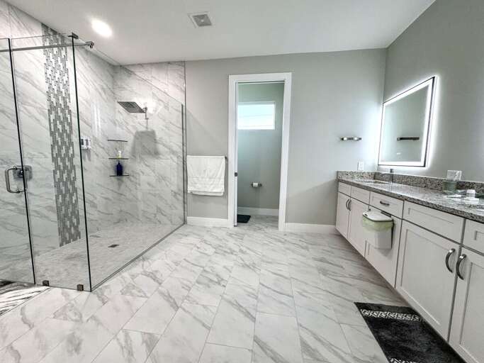 En-Suite Bathroom with Garden Tub, Shower and Dual Sinks
