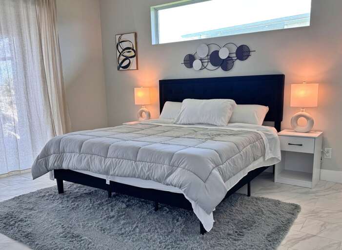 King Bedroom Main Suite with En-Suite Bathroom