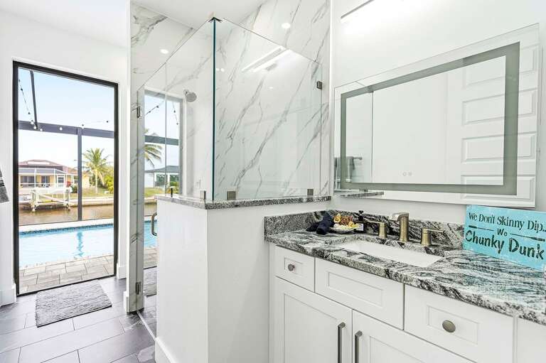 Hallway/Pool Bathroom with Shower