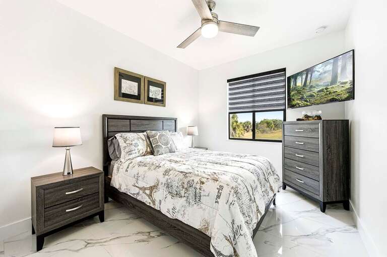 Queen Guest Bedroom with Garden View