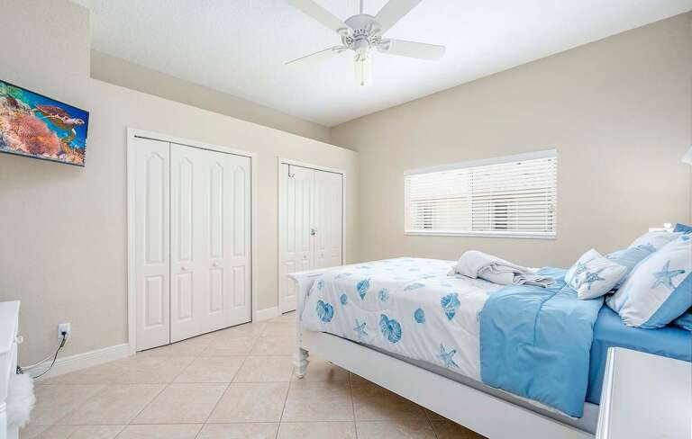 Queen Bedroom with Garden View