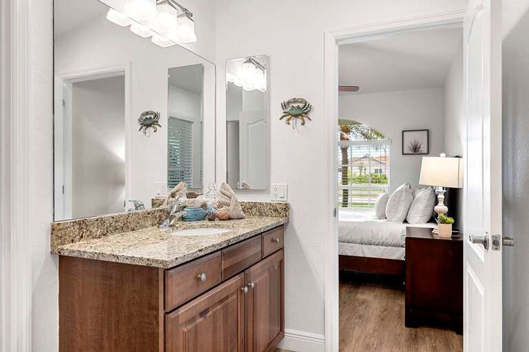 En-Suite Bathroom with Sink