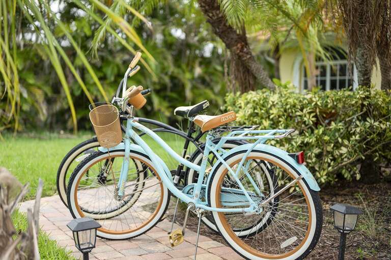 Enjoy Bicycles to Explore the Neighborhood